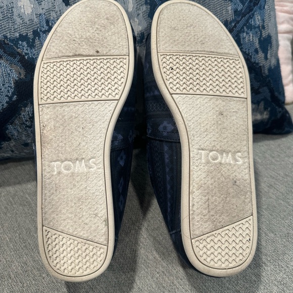 TOMS Men's Navy Patterned Loafers - Picture 4 of 4